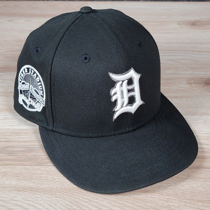 Detroit Tigers New Era 59Fifty Hat Cap Size 7 1/4 Glow In The Dark Logo Patch