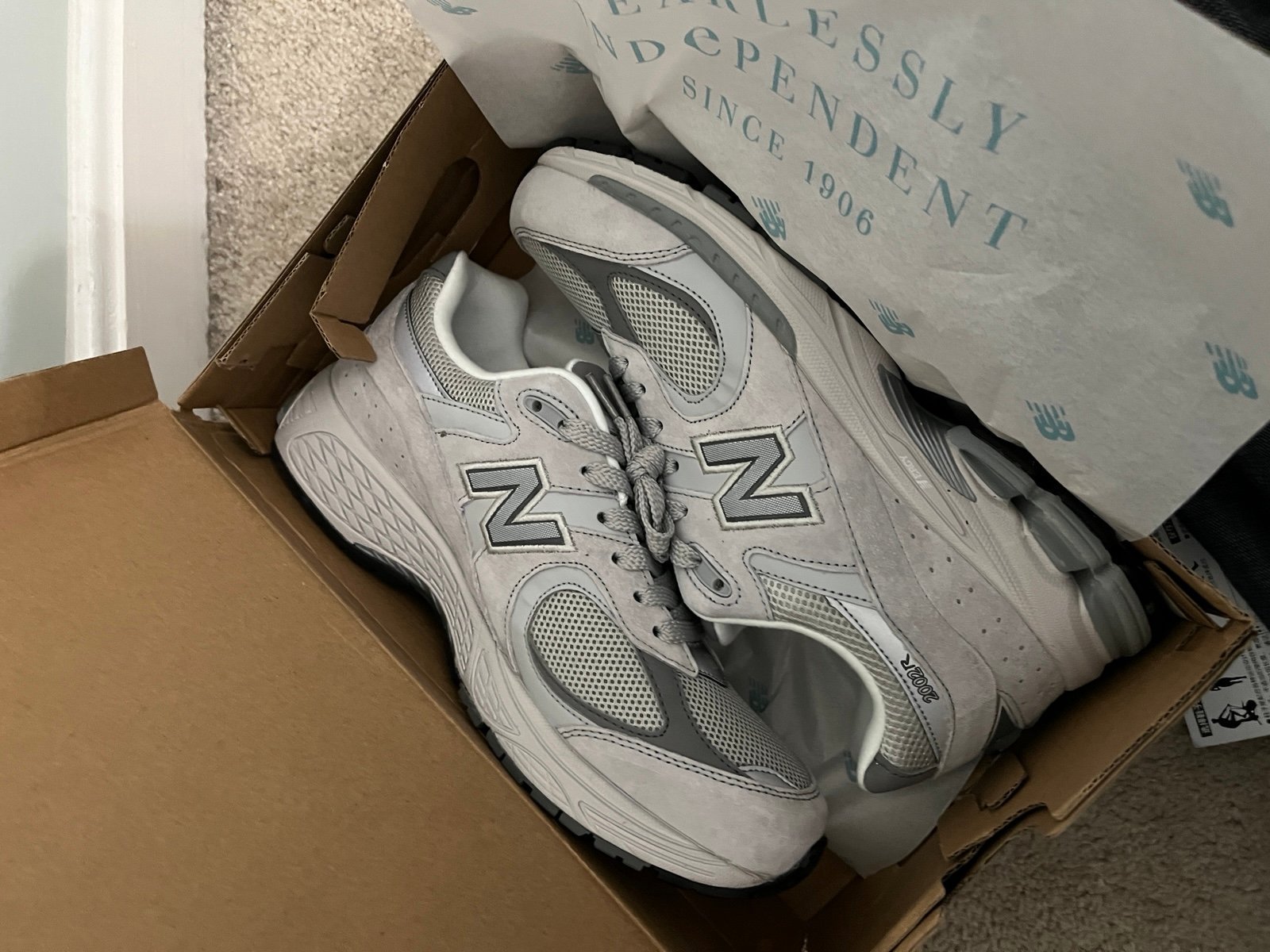 New Balance 2002R Grey BRAND NEW WITH BOX (us 9.5)