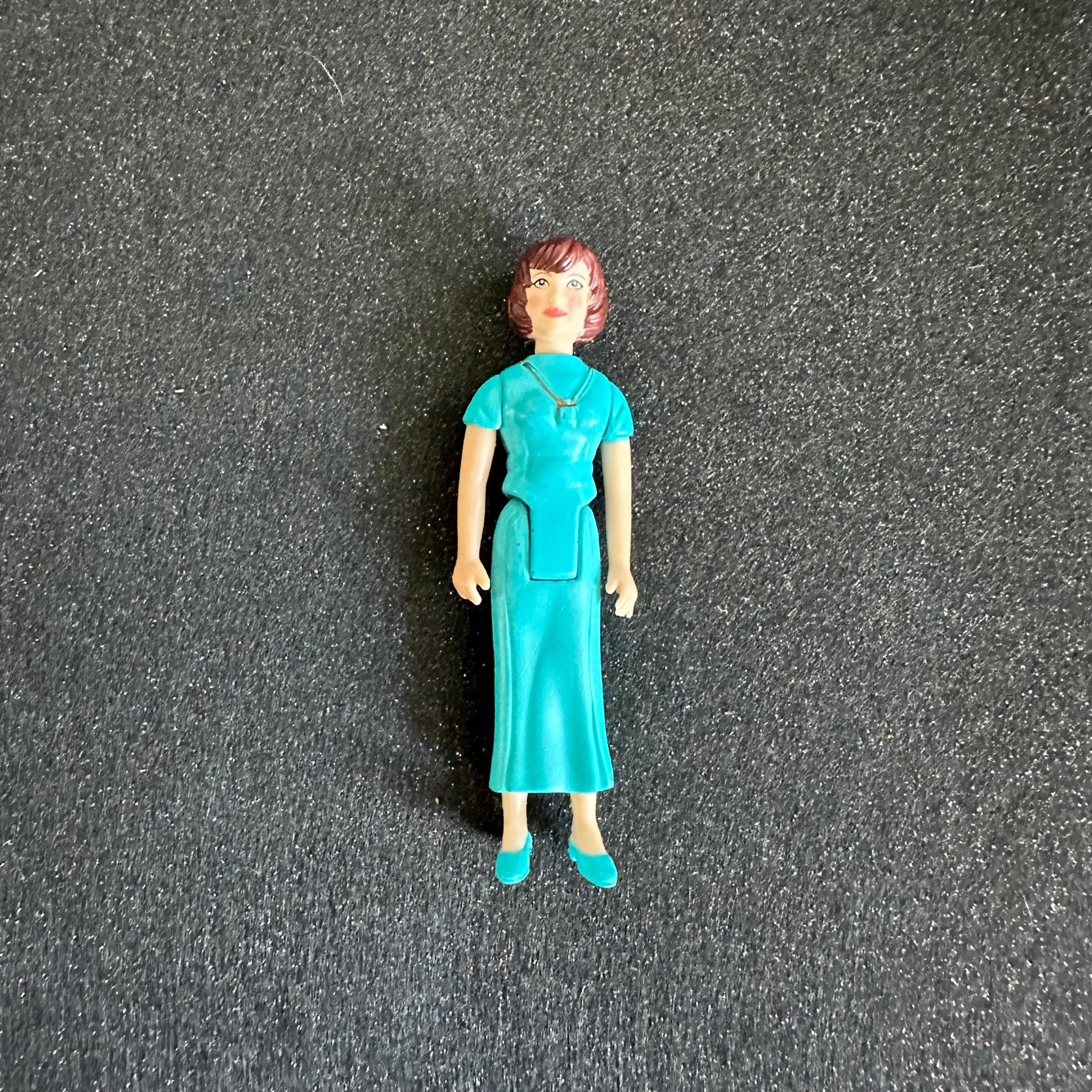 2001 Mattel Fisher Price Sweet Streets Doll Woman Figure