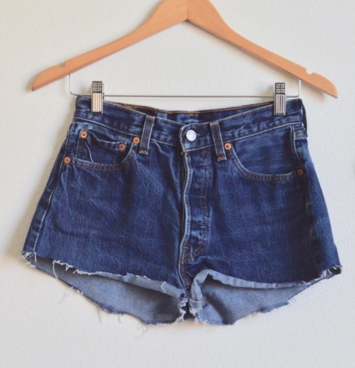 Levi 501 cut offs size 28