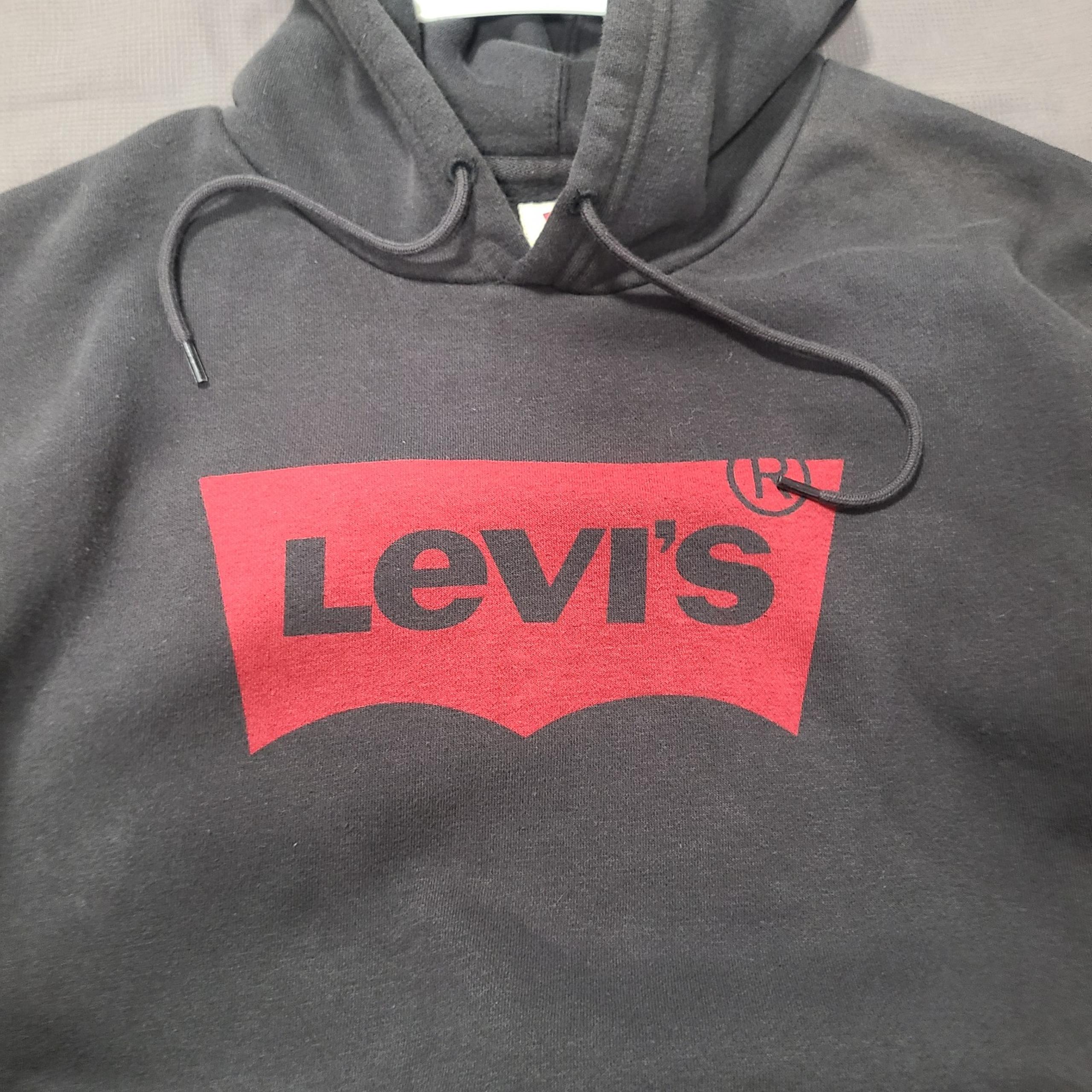 Levi's Men's Hoodies Sweatshirt 387970003 Solid Gray W/Red Logo Medium Size.