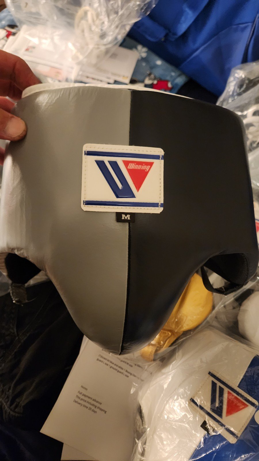 Winning boxing set in medium with Free hand wraps