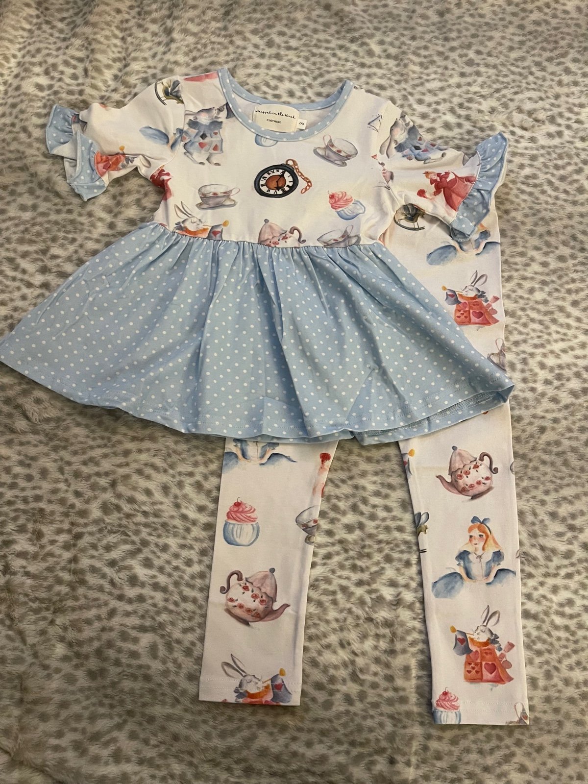 NEW Alice in wonderland 2pc set size 3