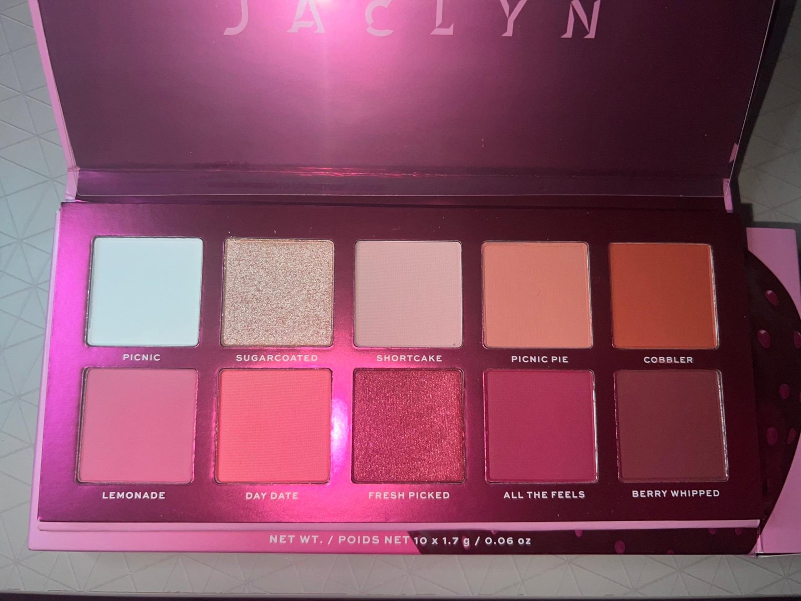 Strawberry Feels Palette - Jaclyn Cosmetics