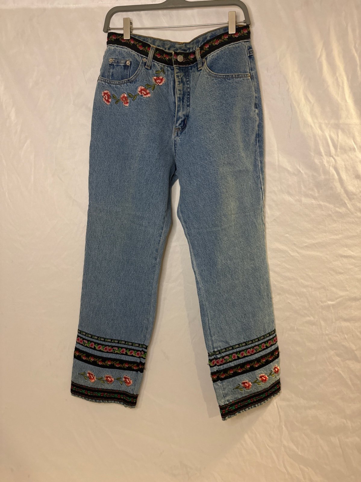 VINTAGE Adriana Sport Floral Embroidered High-Waisted Jeans - Size 10