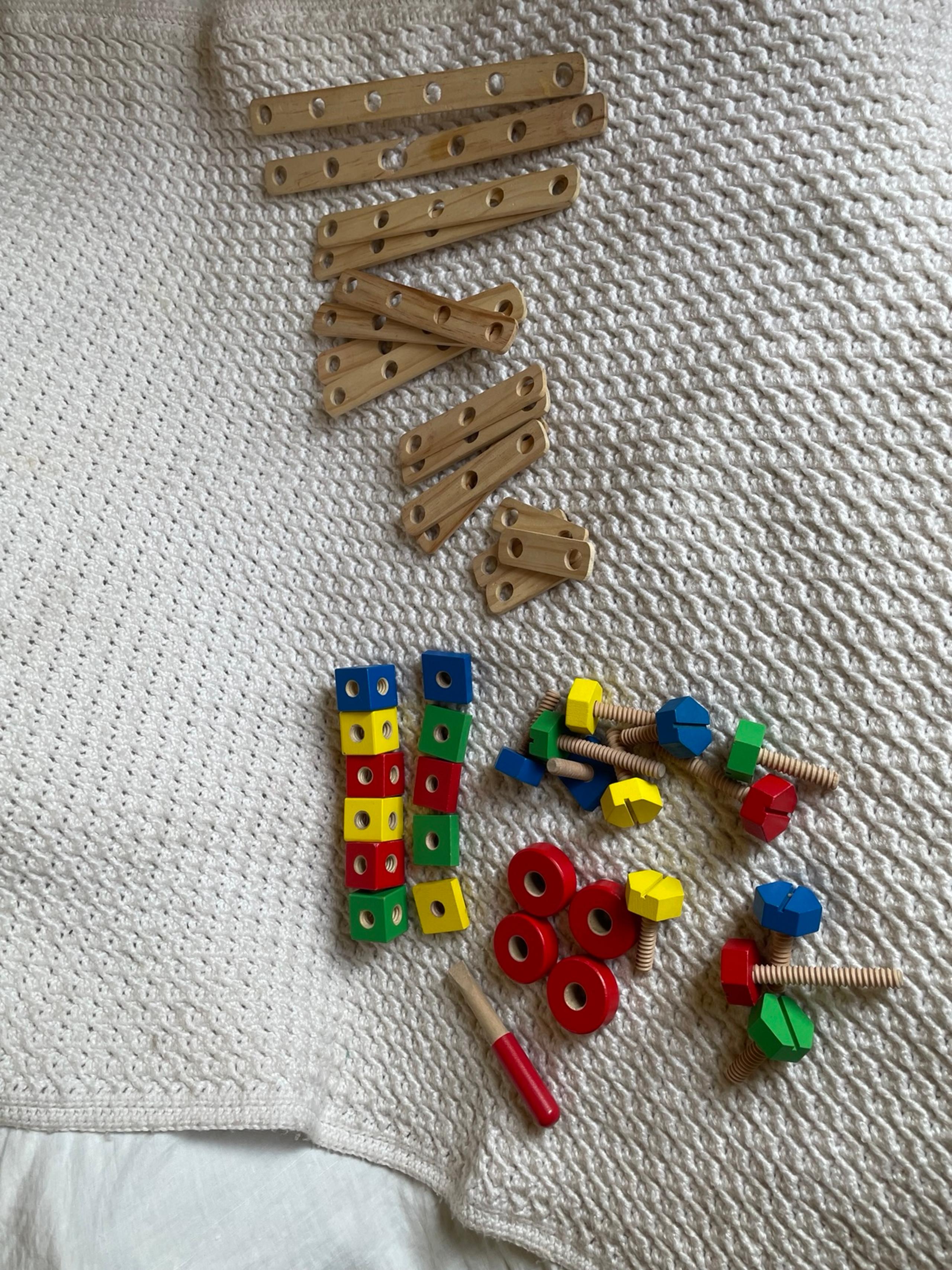 Melissa and Doug twist and turn construction play set
