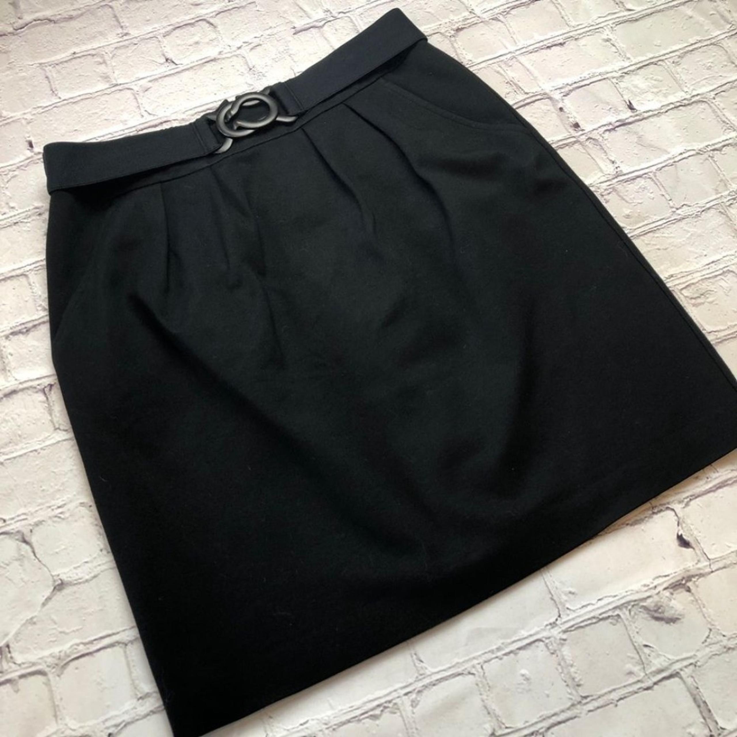 Trina Turk Valencia black belted skirt size Medium‎