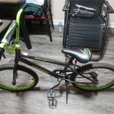Huffy Rock it V20 Boys Bike LimeGreen/Black Local Pick Up Only LOT 2