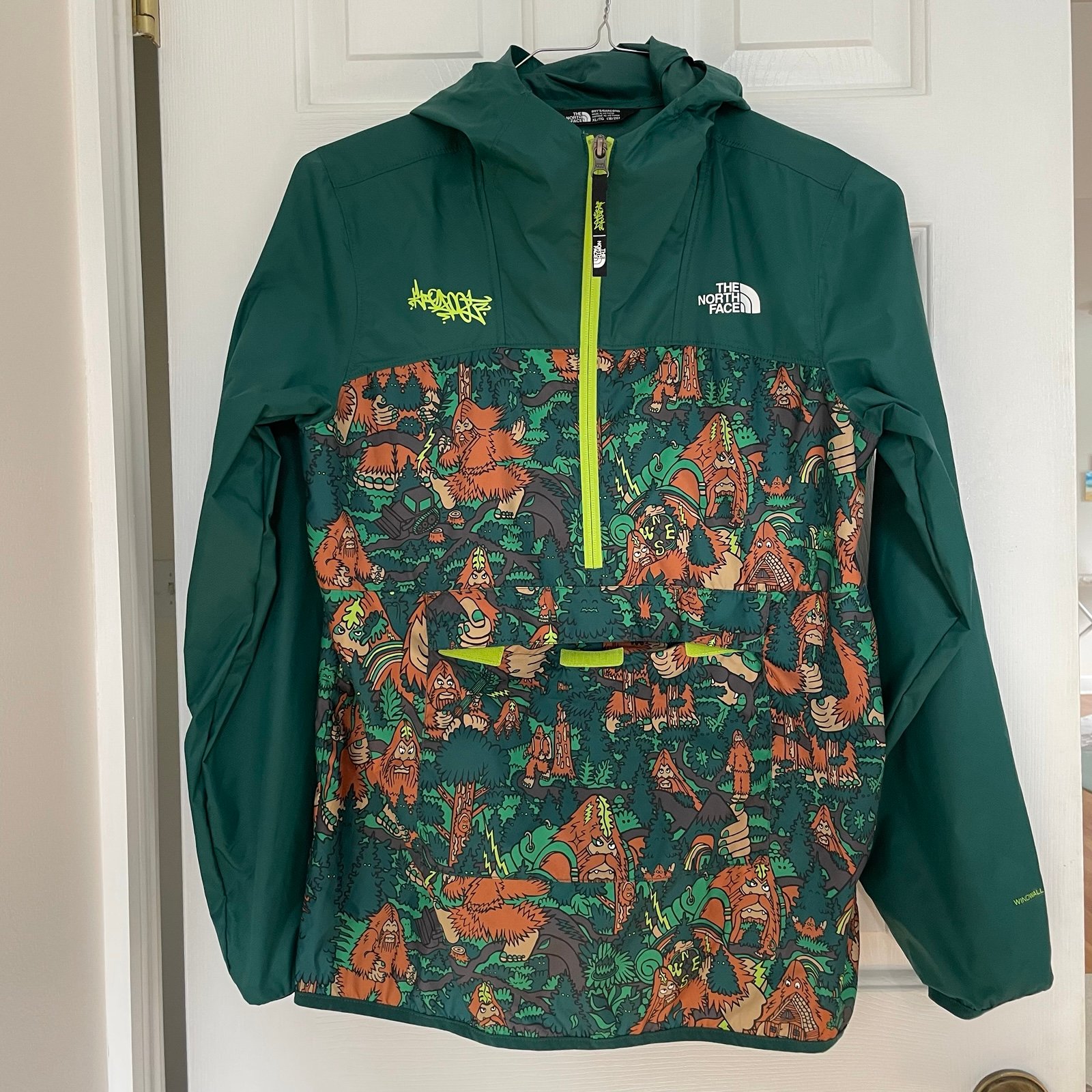 North face shell windbreaker that turns into beltbag