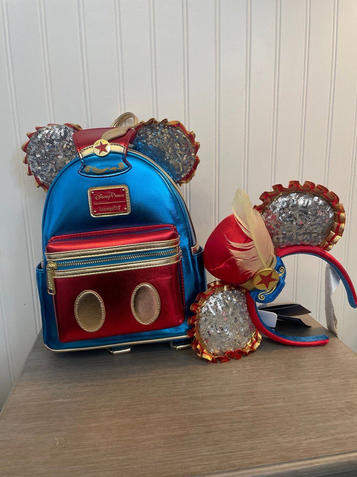 Mickey Mouse: the main attraction Dumbo loungefly