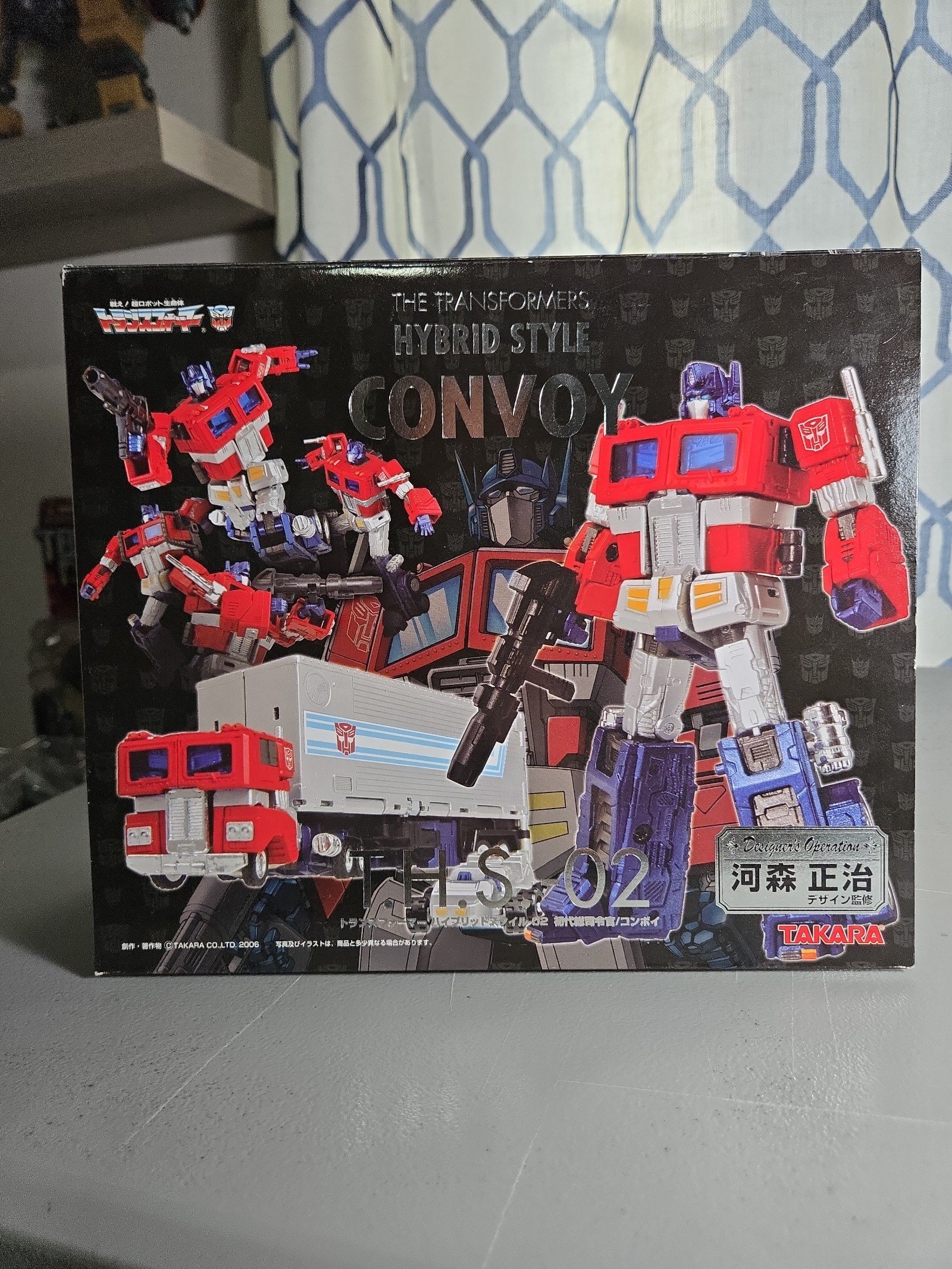 Hybrid Style First Commander Convoy. Optimus Prime.