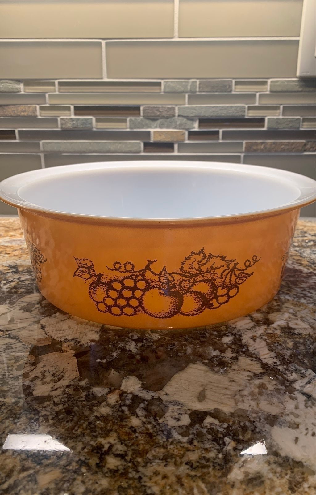 Pyrex Old Orchard 664 Big Bertha