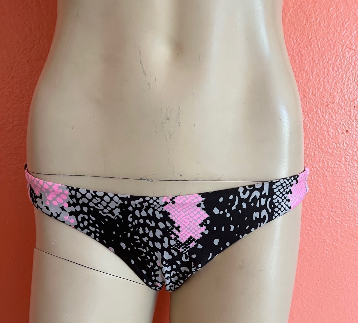 BEACH BUNNY ANGELA SKIMPY BOTTOM!!