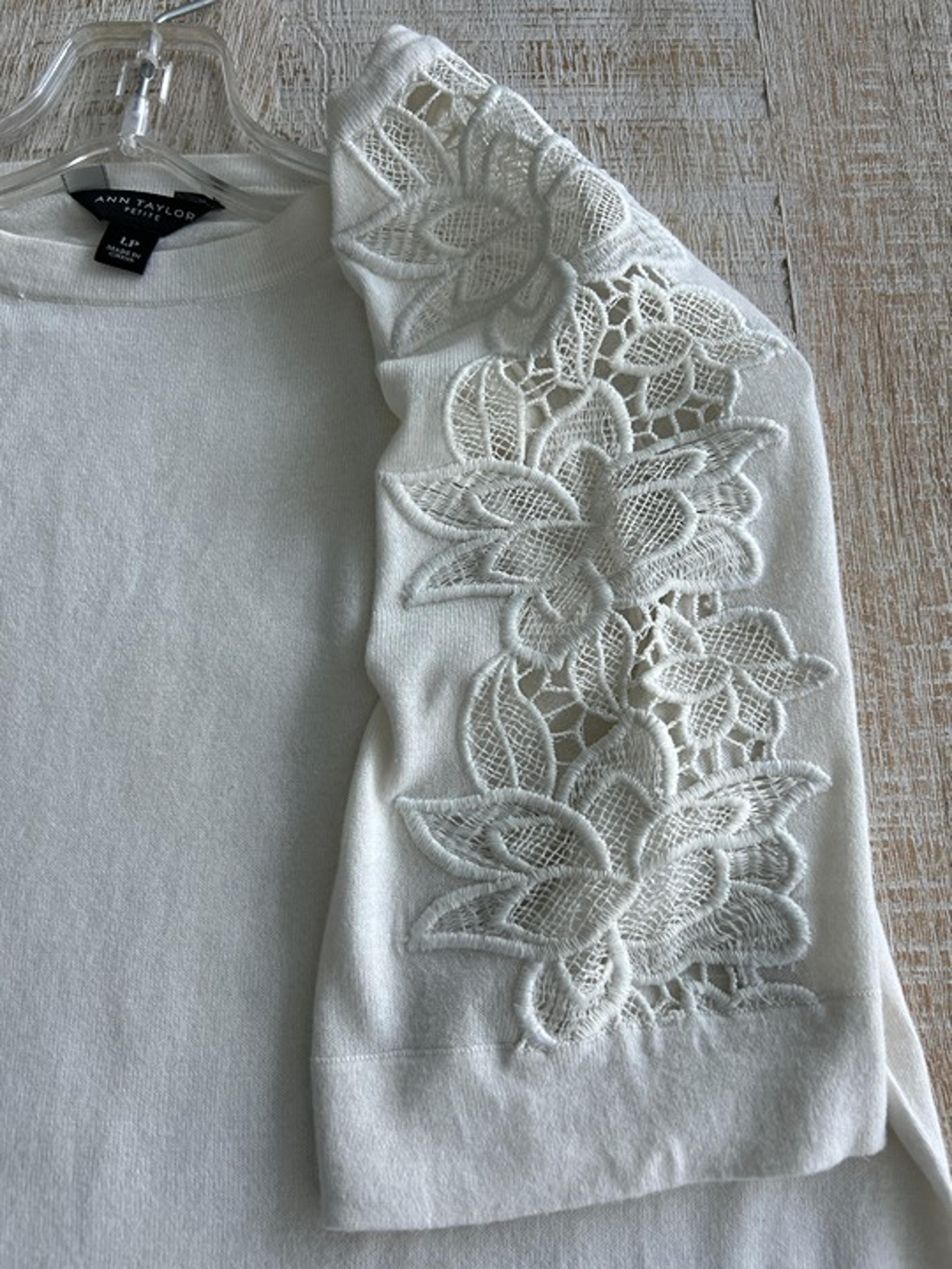 Ann Taylor Ivory/Creme/Beige Lace Short Sleeve Knit Top Cotton/Silk Blend LP