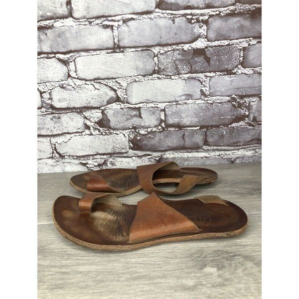 Cydwoq Brown Leather Toe Post Strap Flat Handmade Sandals Women Sz 39EU/8.5M US
