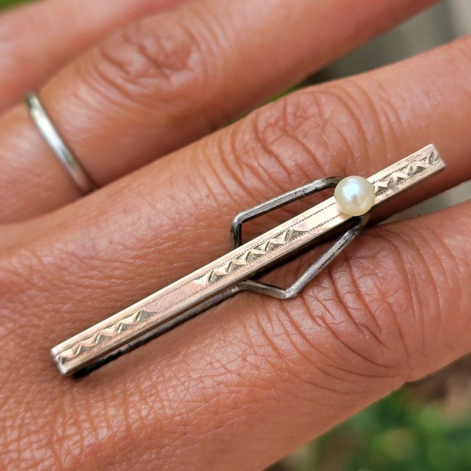 Beautiful Victorian 1900s gold-filled etched pearl tie bar pin