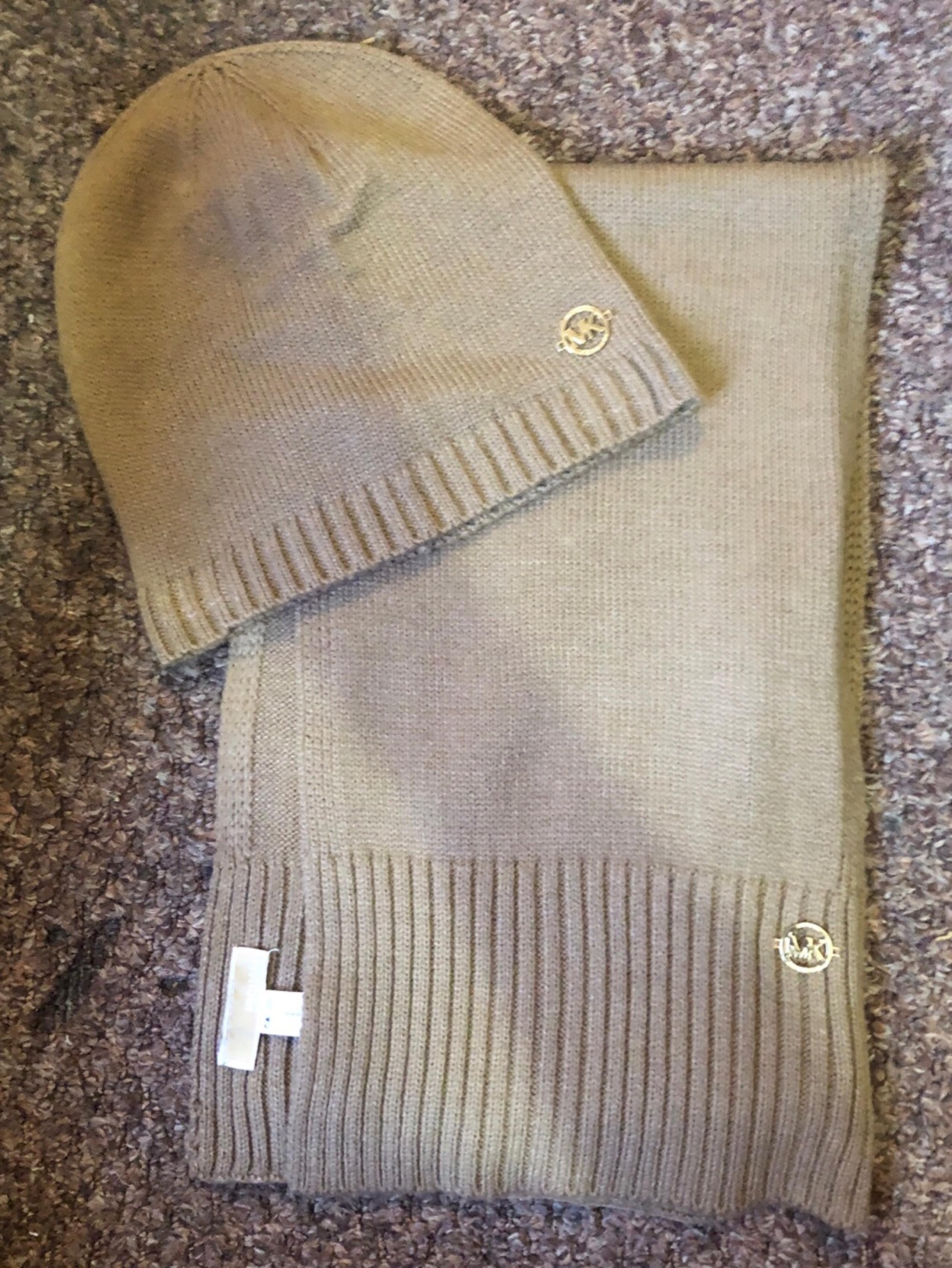 Michael Kors Knit Hat & Scarf Set - Beige