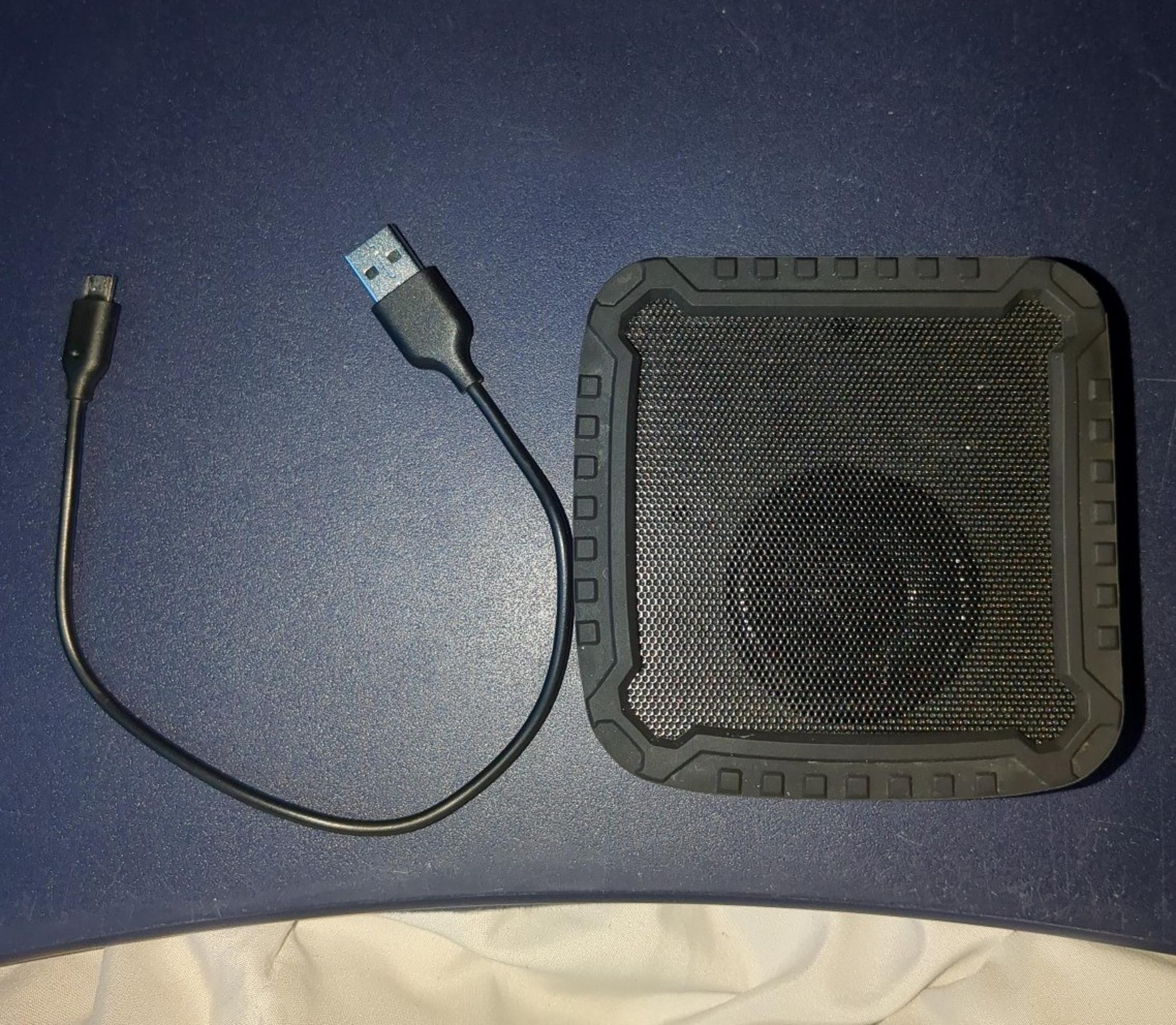 Insignia Bluetooth portable speaker model NS-CSPBTF1