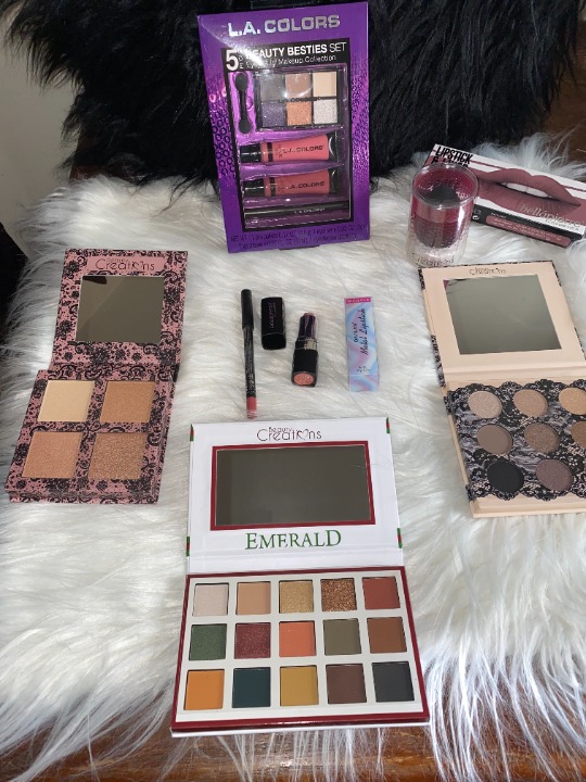 MAKE UP