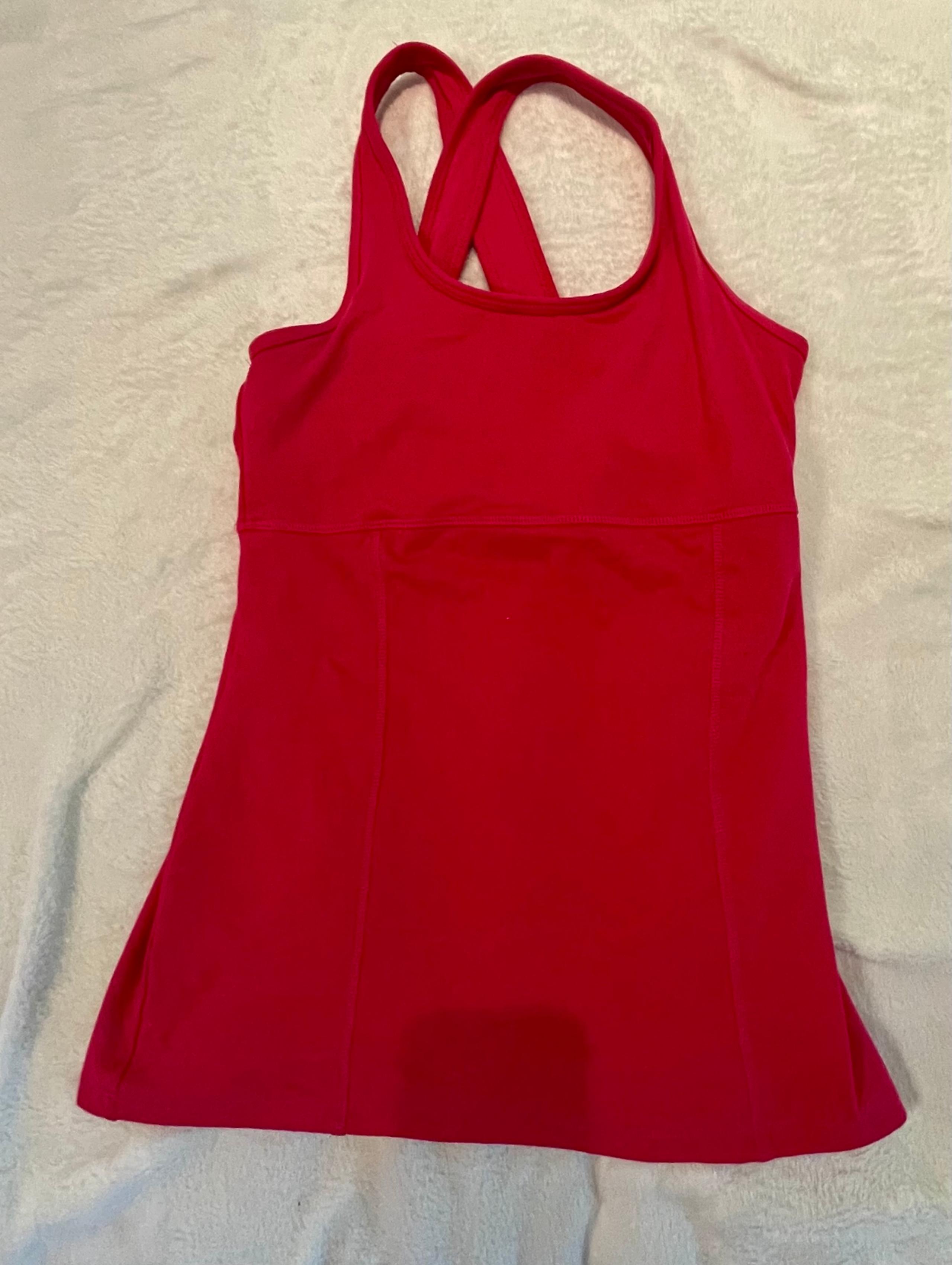 Women’s Athletic Top; Size Medium