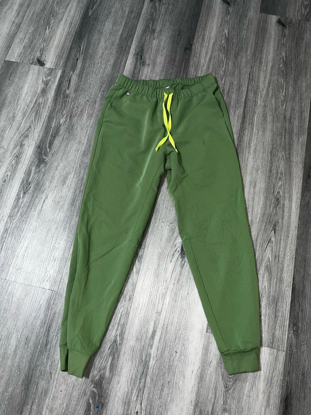 FIGS Green Technical men’s pants Small