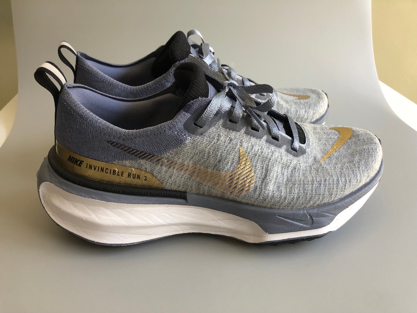 Nike ZoomX Invincible Run 3 Ashen Slate Gold Women’s Size: US 9.5 EUR 41