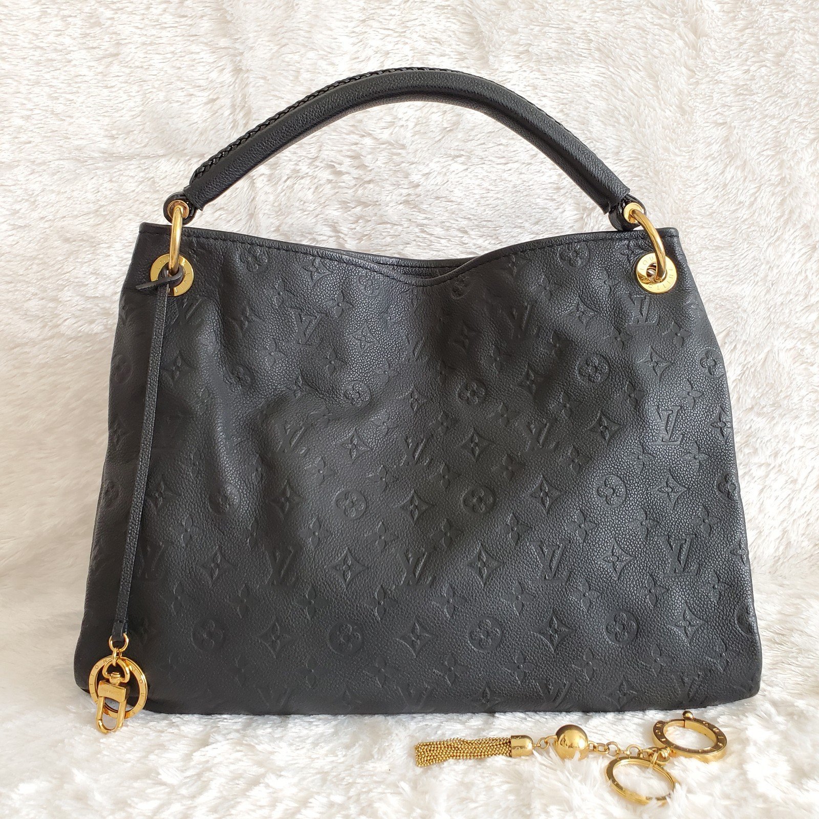 Authentic Louis Vuitton Artsy Noir