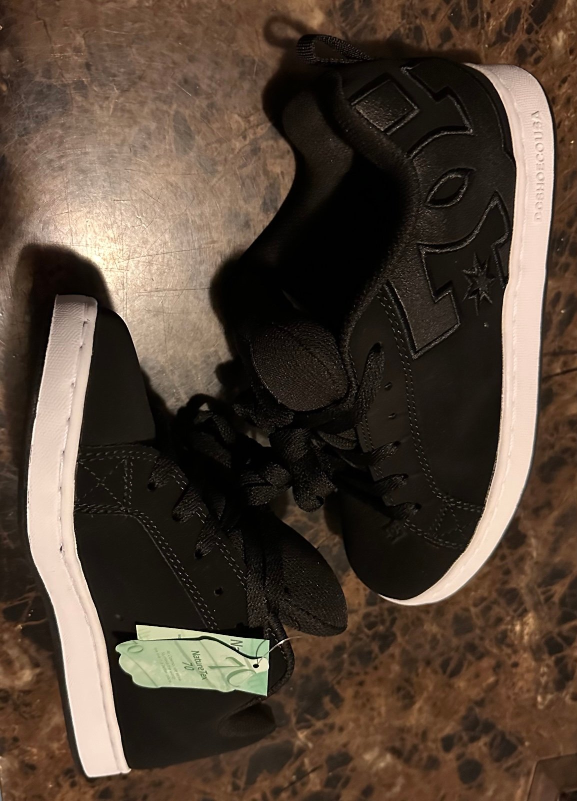 DC shoes