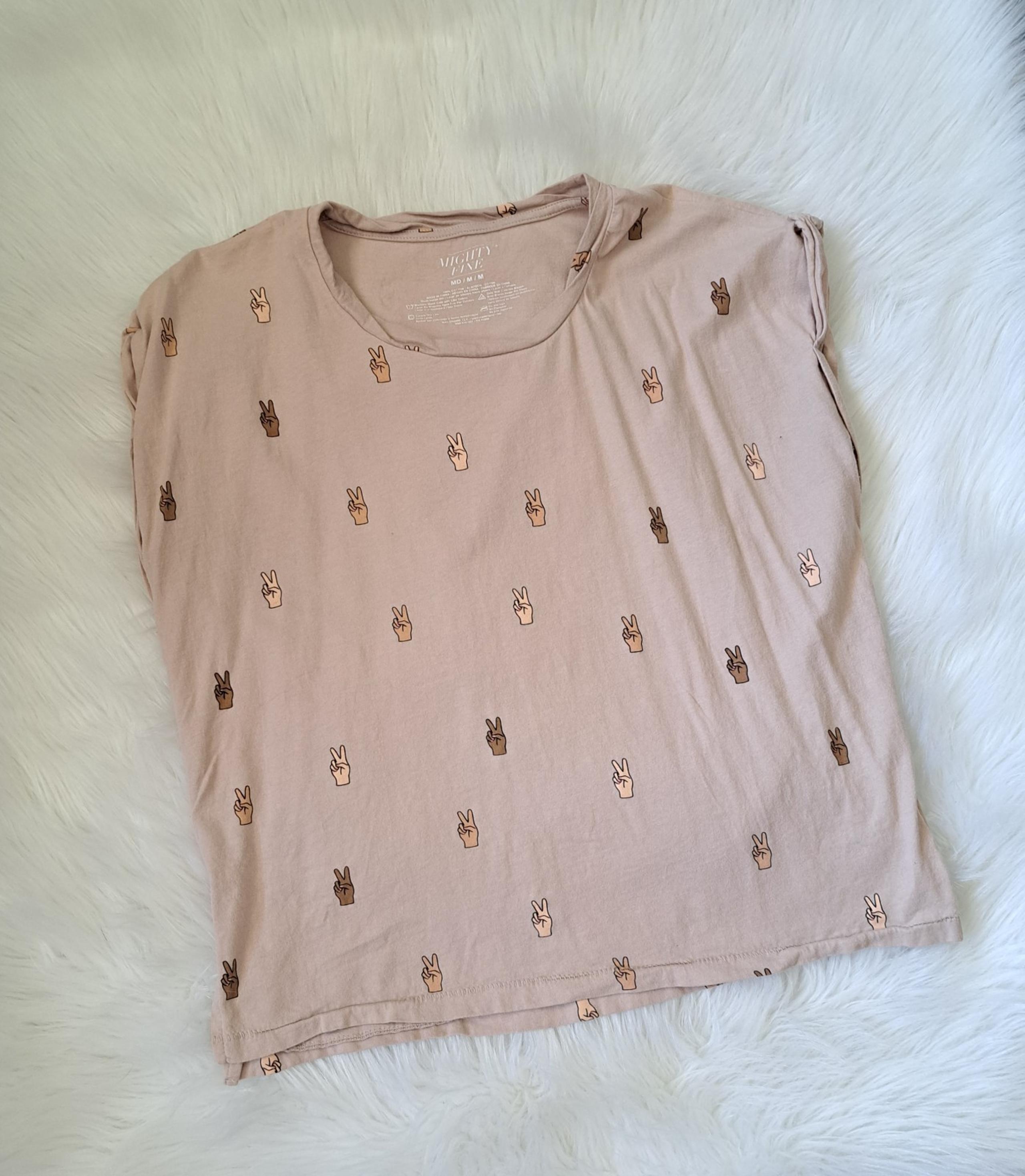 Sz M-L peace sign top from Mighty Fine