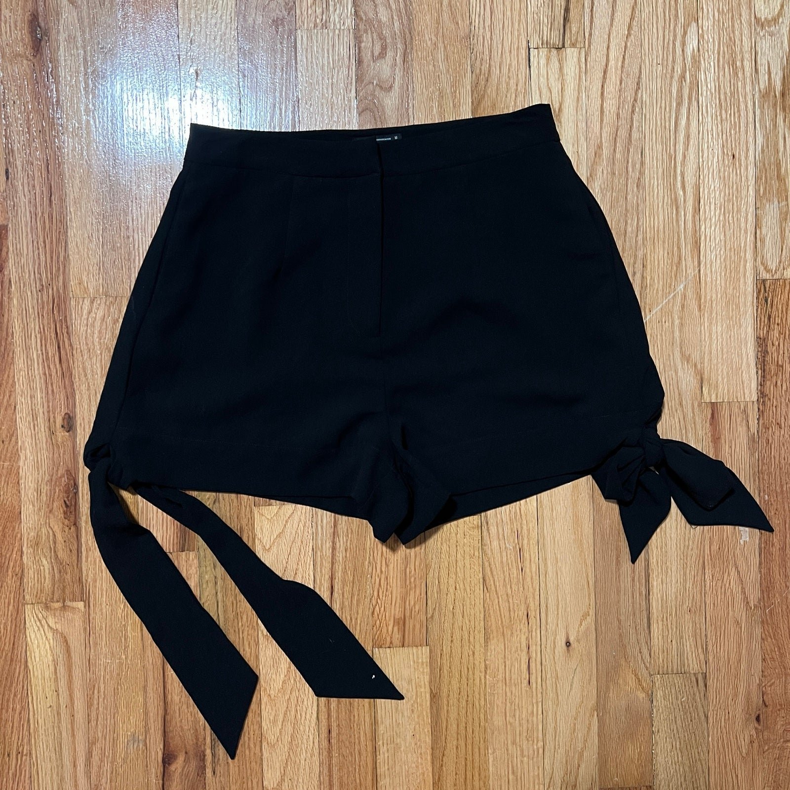 C/MEO COLLECTIVE High Waisted Shorts Size M
