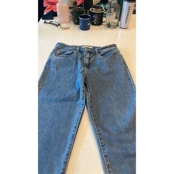 Levi’s 721 high rise skinny size 30. Women’s jeans great condition frayed hem.