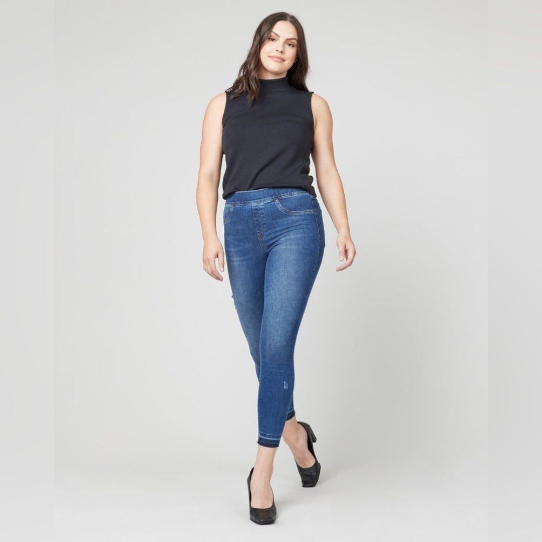SPANX NWT Medium Wash Distressed Skinny Jeans Raw Hem Pull On- Size Medium