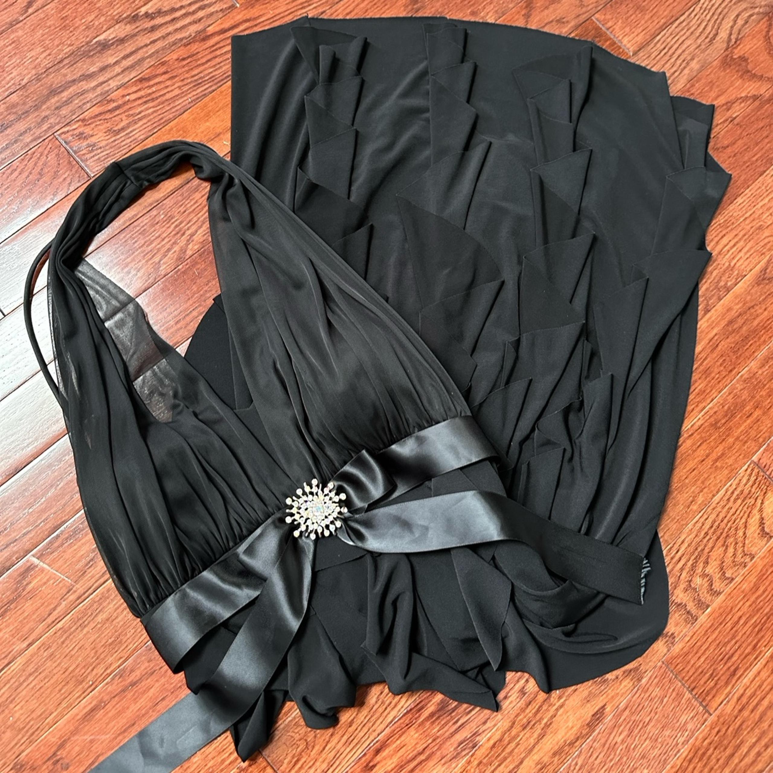 Y2K Vintage Sexy Halter Betsy & Adam Linda Bernell Feminine Cocktail Dress