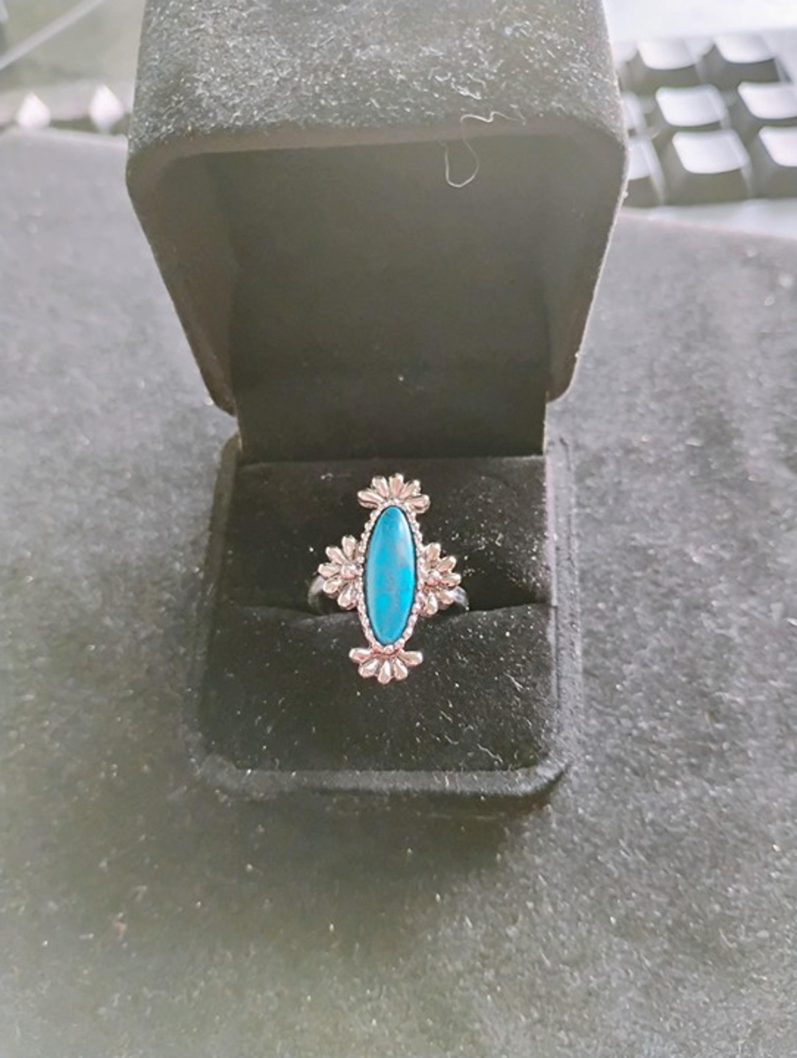 Sarah Coventry sizeable ring