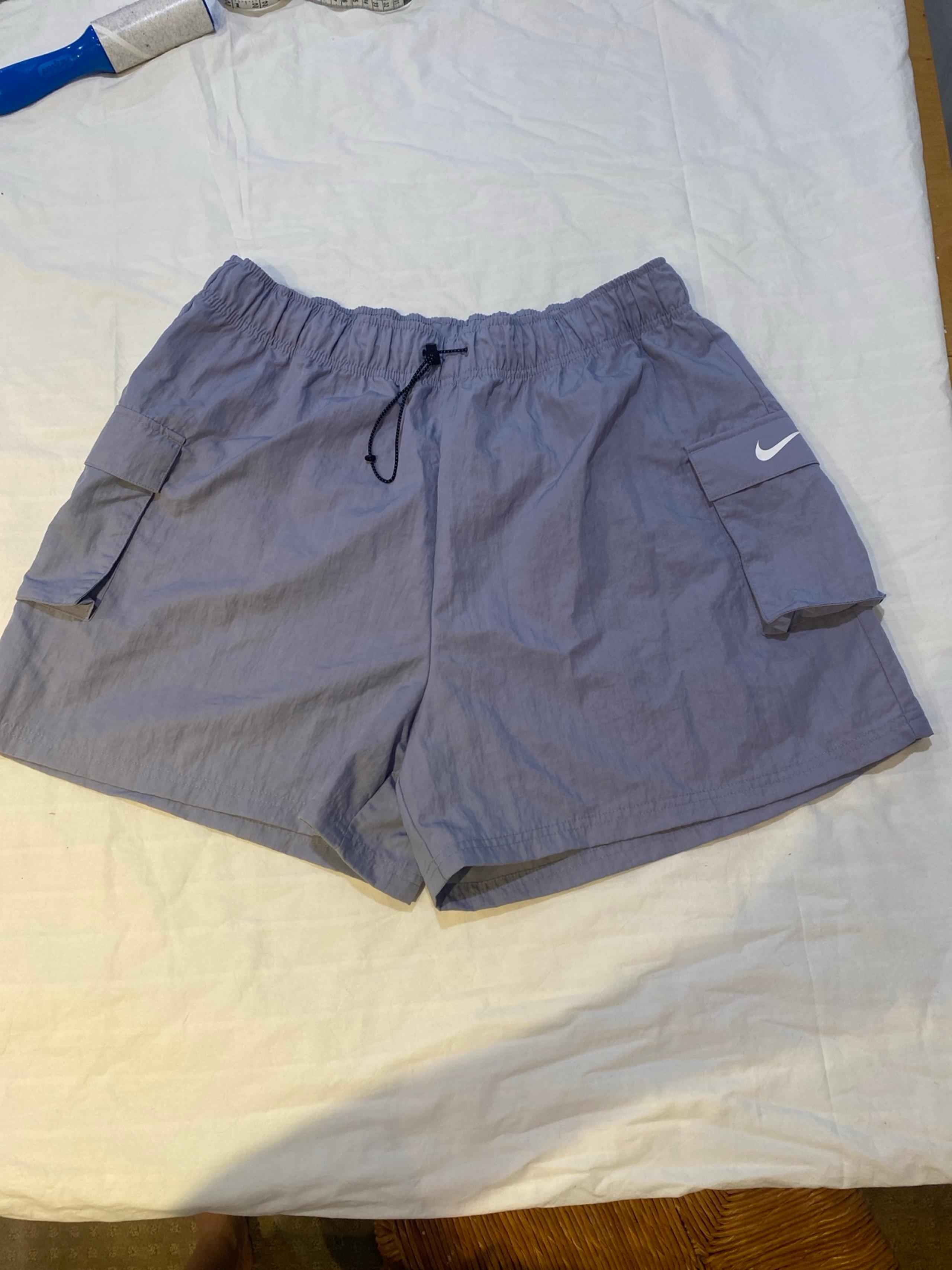 Nike sportswear essential woven high-rise loose fit shorts women’s XL