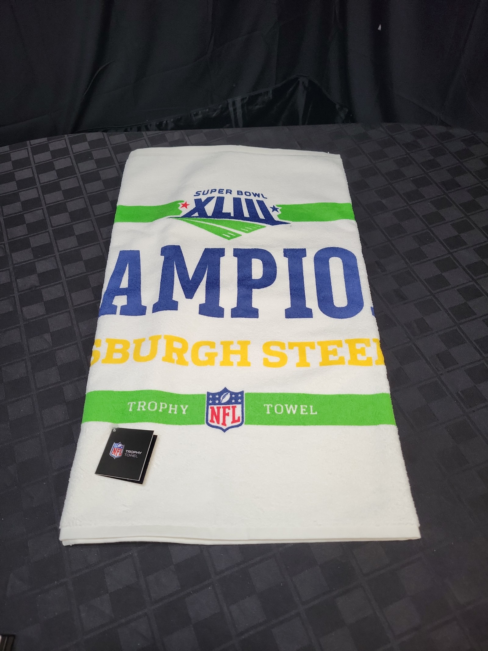 New w/ Tag Super Bowl XLIII Champion Pittsburgh Steelers Authentic Trophy Towel