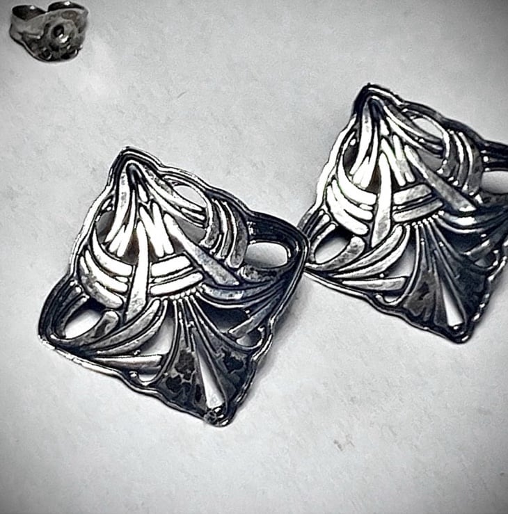 Vintage 925 sterling silver ornate etched post stud earrings