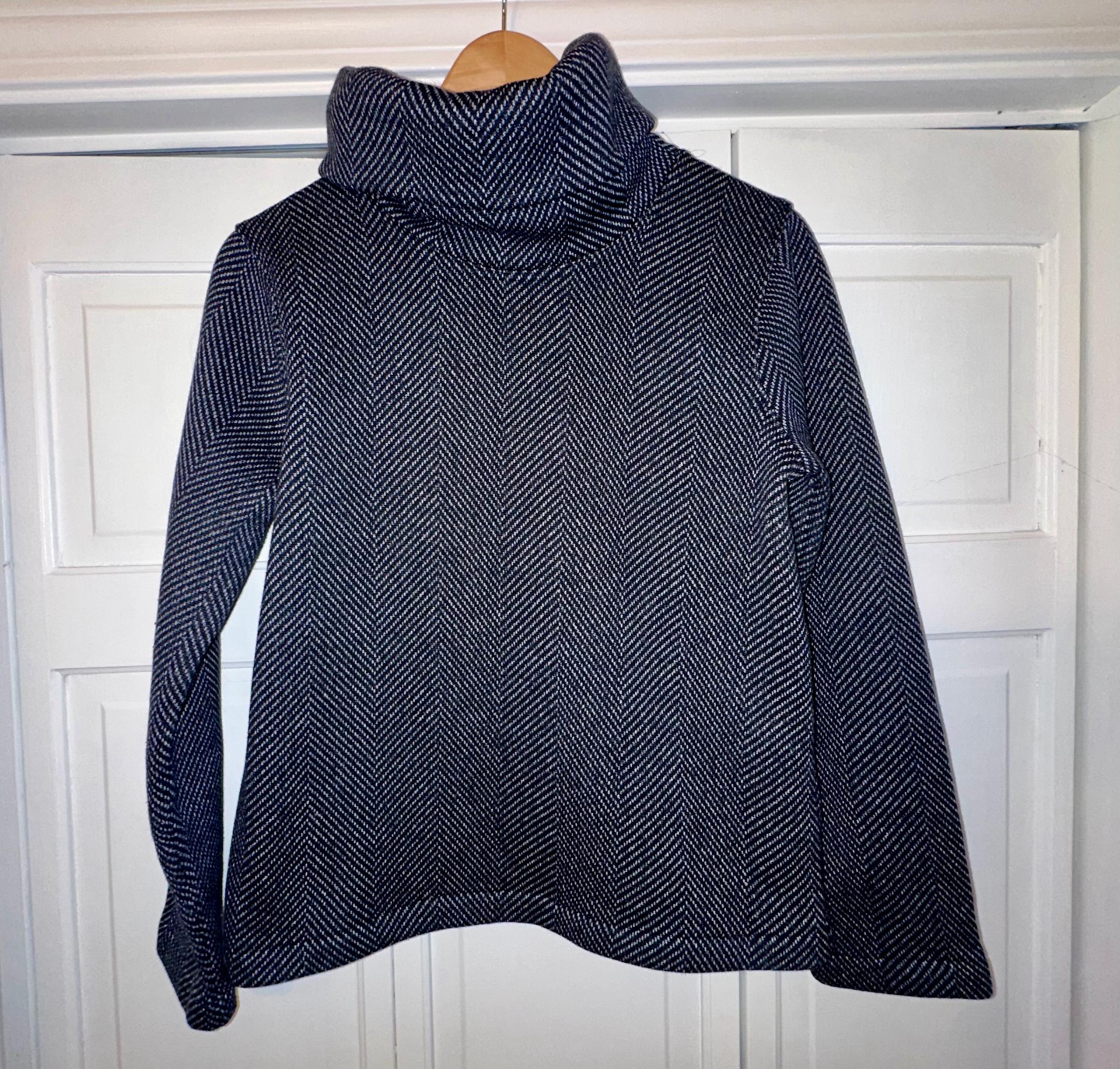 J. Crew Women's Size Med. Turtle Neck Sweater Blue White Fleece Lined Pull Over