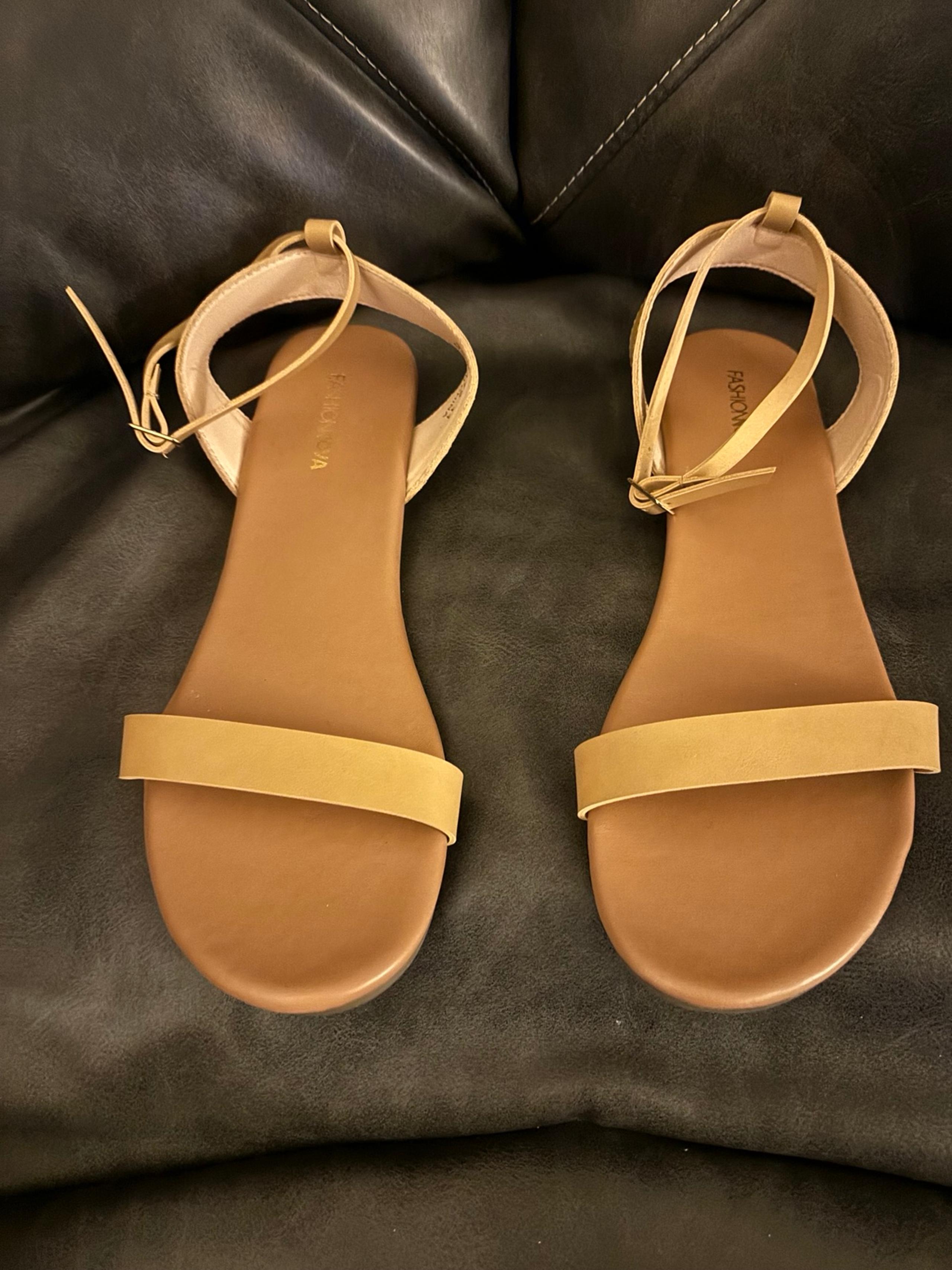 Fashion Nova Size 11 Tan Strappy Flat Sandals