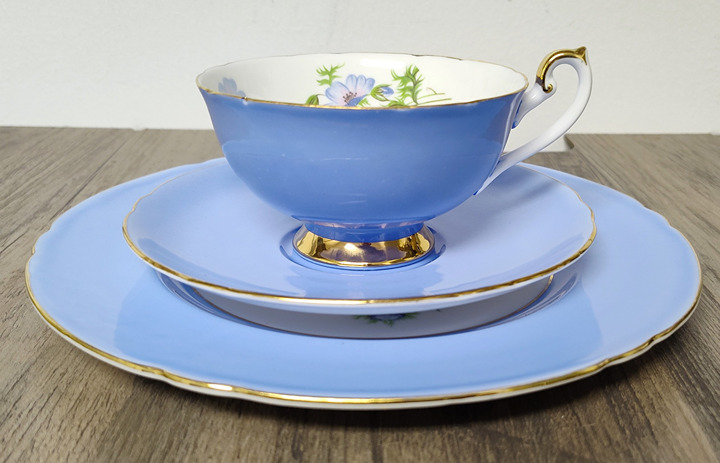 Vtg Lovely Shelley Trio 40's-60's Teacup, Saucer & Plate Blue with Flowers -Ex