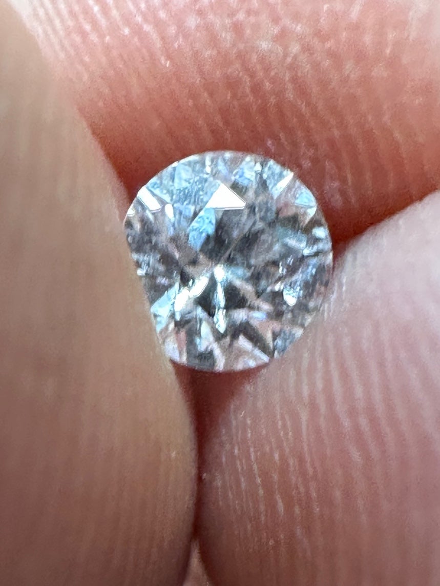 Natural diamond - round polished good quality 0.40 carat natural