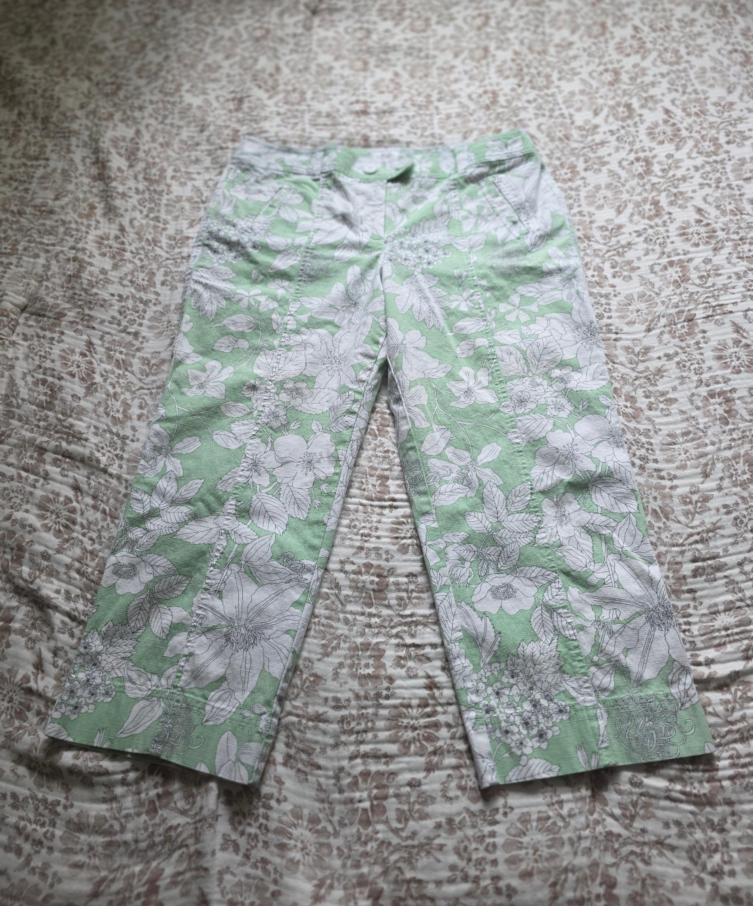 Ann Taylor LOFT Petites Green Floral Capri Pants Size 12P