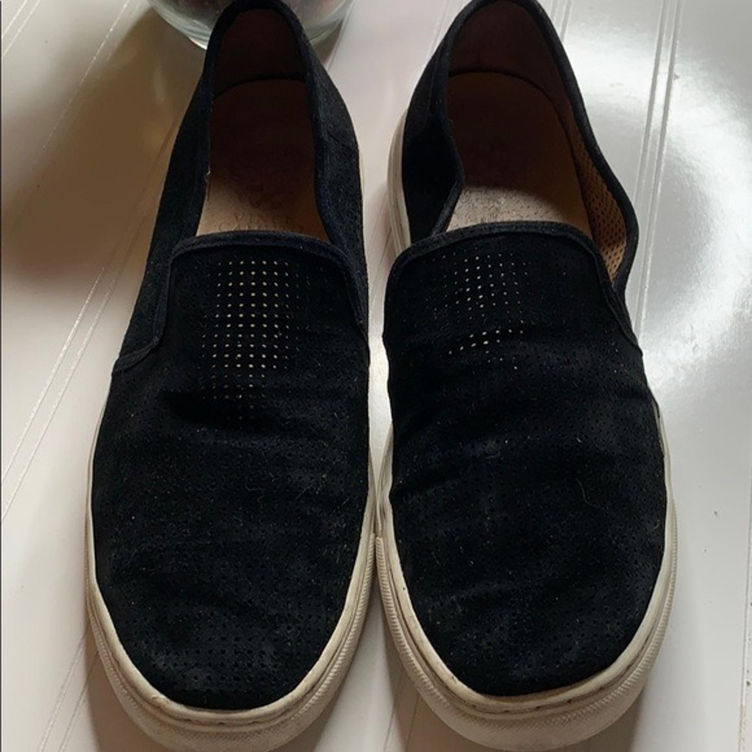 Vince suede slip on loafer - Sz 10