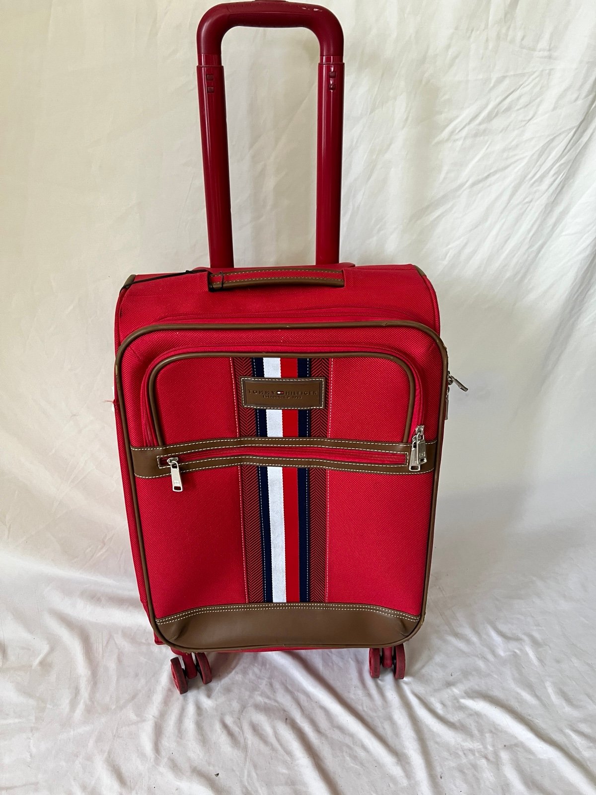 Tommy hilfiger carry outlet on suitcase