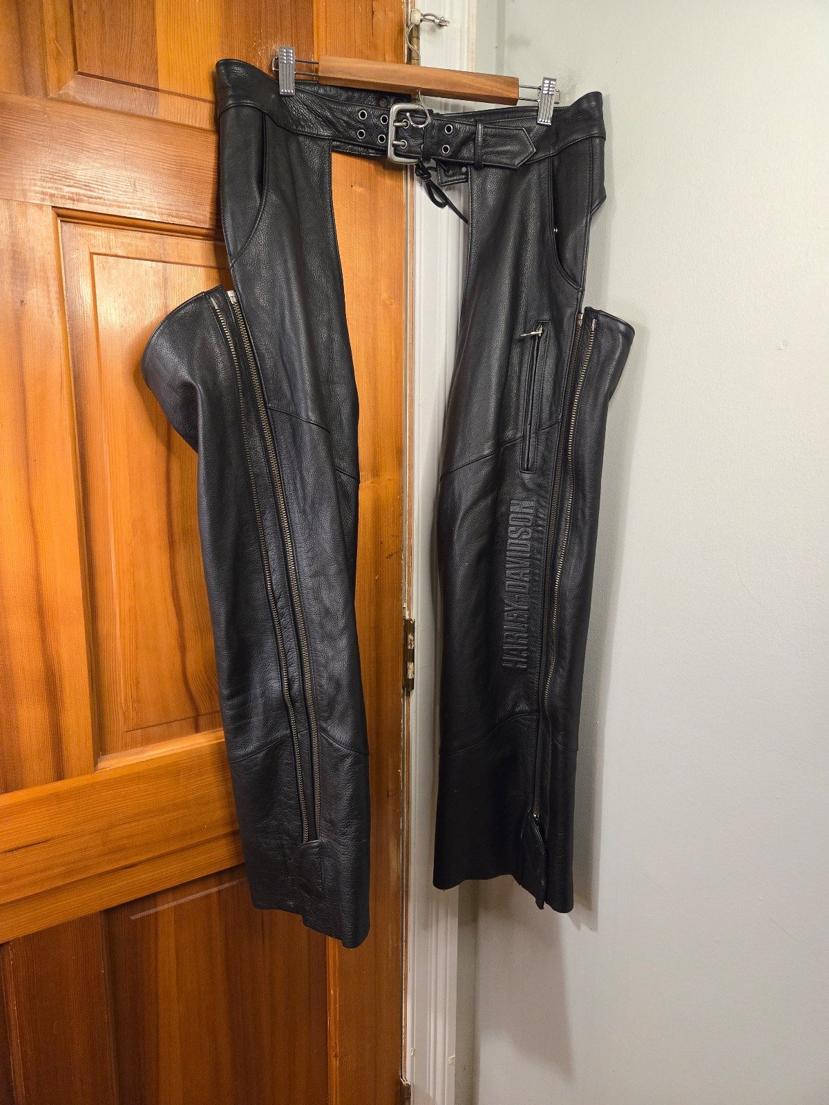 Harley Davidson Genuine Leather Embossed Lined Chaps Black Sz L
