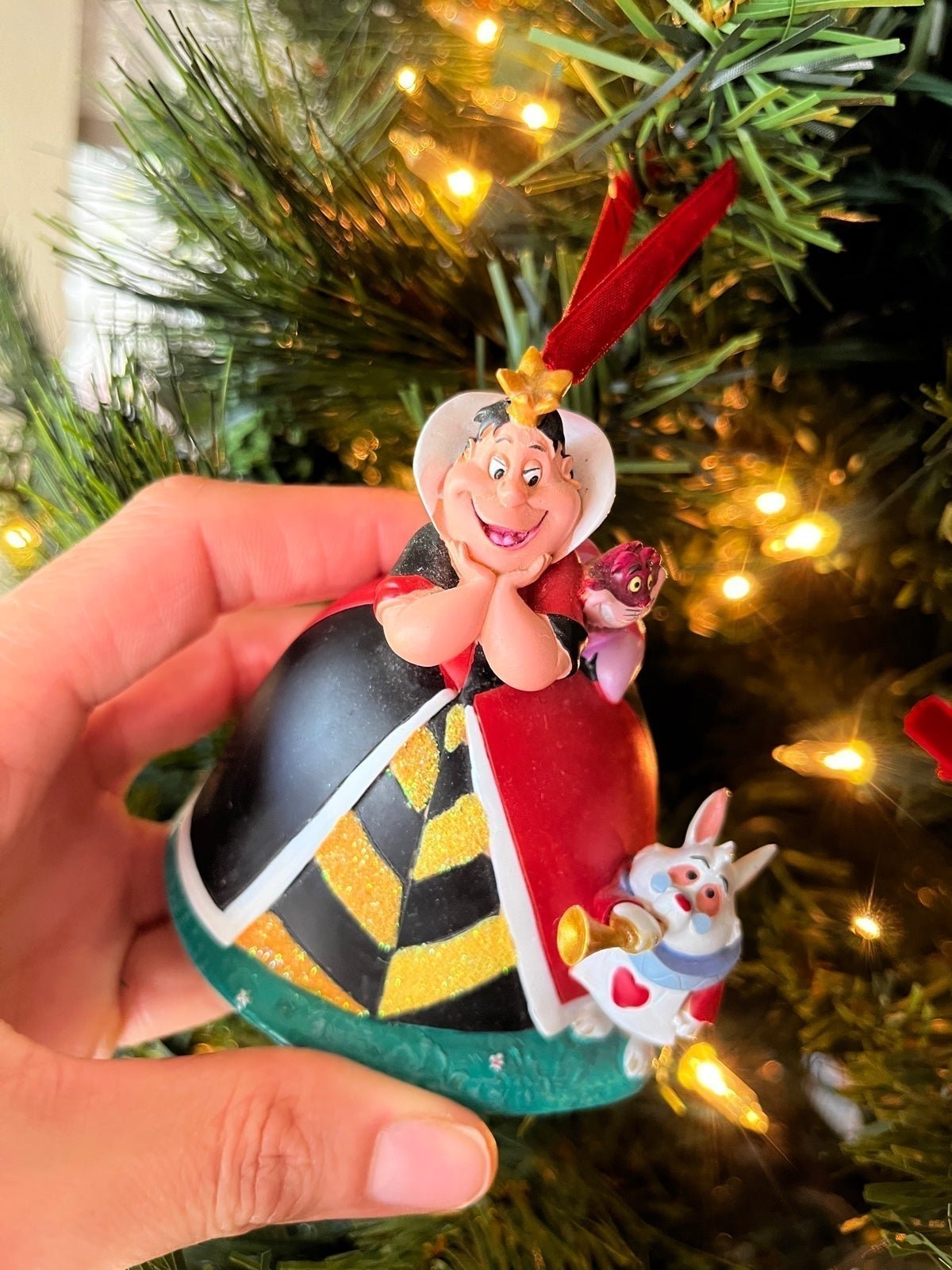 Queen of hearts from Disney’s Alice in wonderland sketchbook ornament