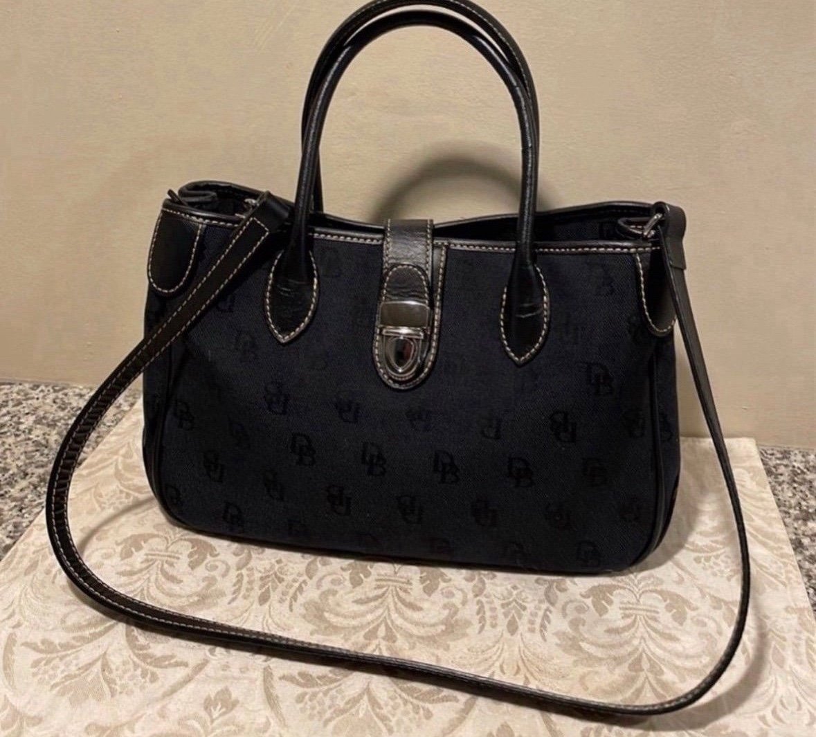 Pre-Loved Vintage Dooney & Bourke logo Satchel/Crossbody Signature Bag