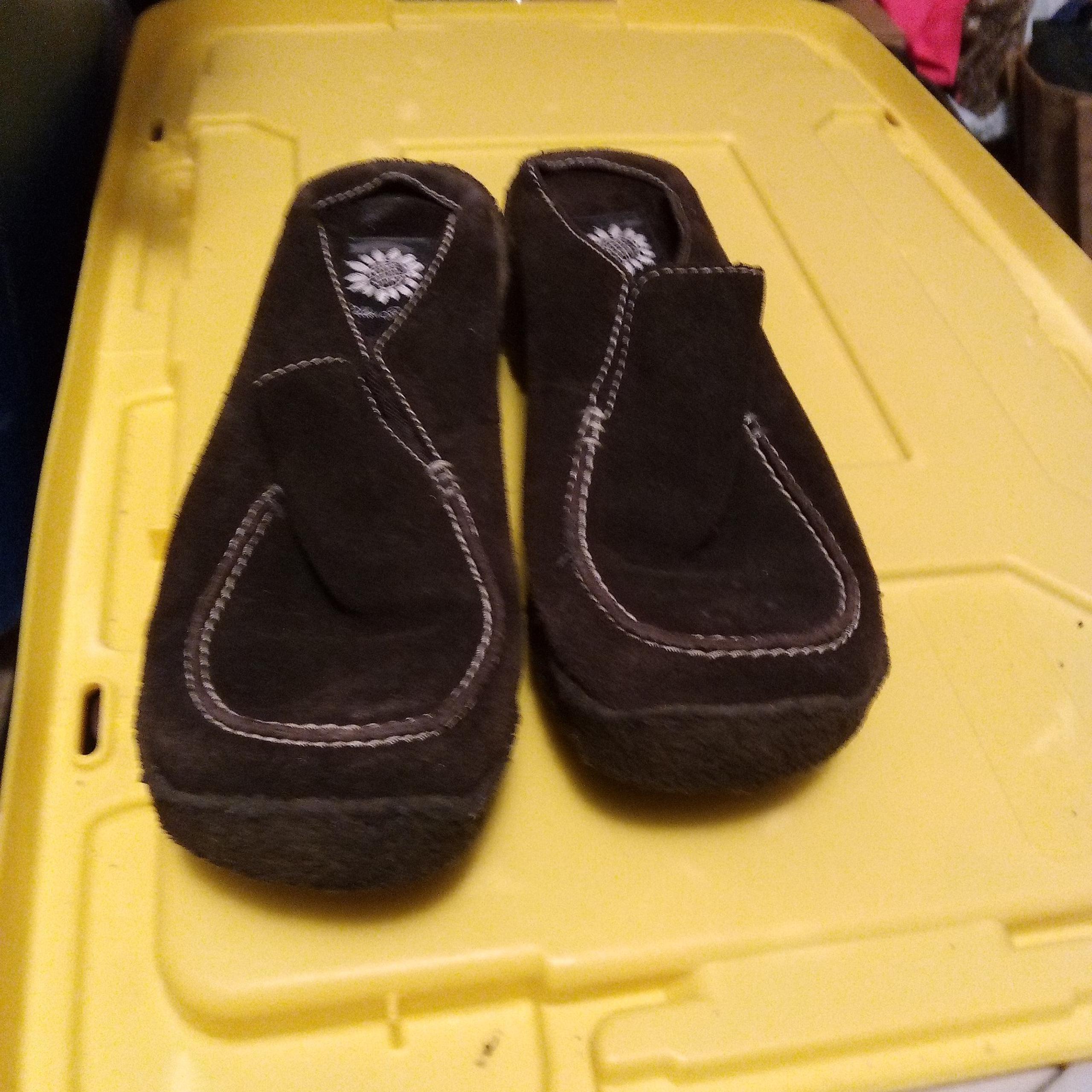 Yellow box shoes size 7