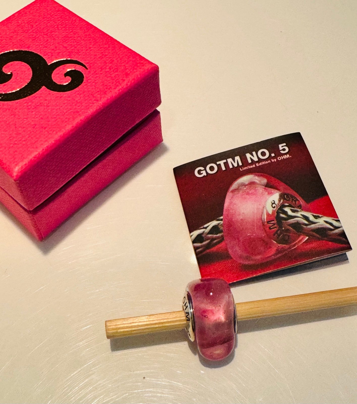 OHMbeads Glass of the month - pink