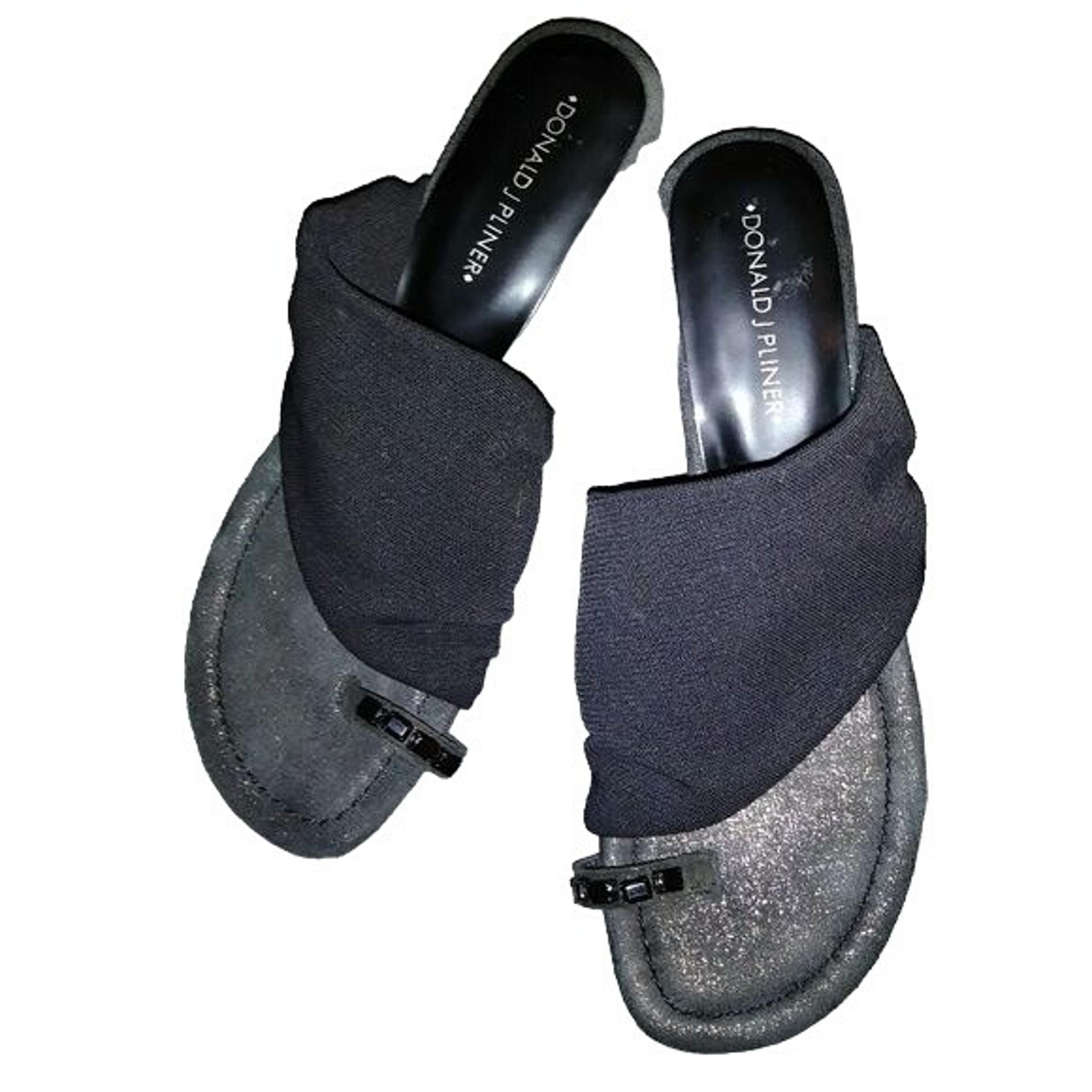 Donald J Pliner Avant Garde Edgy Black Crystal Toe Ring Wedge Sandals Shoes 8.5